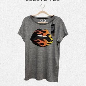 Chaser Women's Grey Lips Short Sleeve Graphic Tshirt Size Small